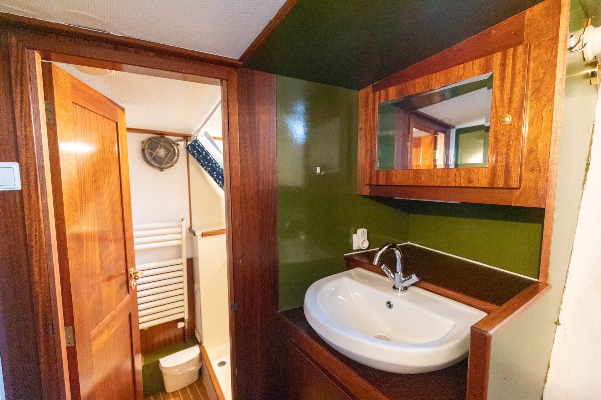 62A25FAE-F707-4FDA-BF82-4C72884213A7